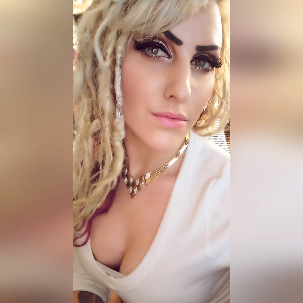 Meet your Posher, Becca